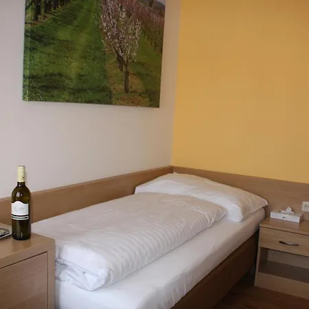 Weinhotel Rieder ポイスドルフ