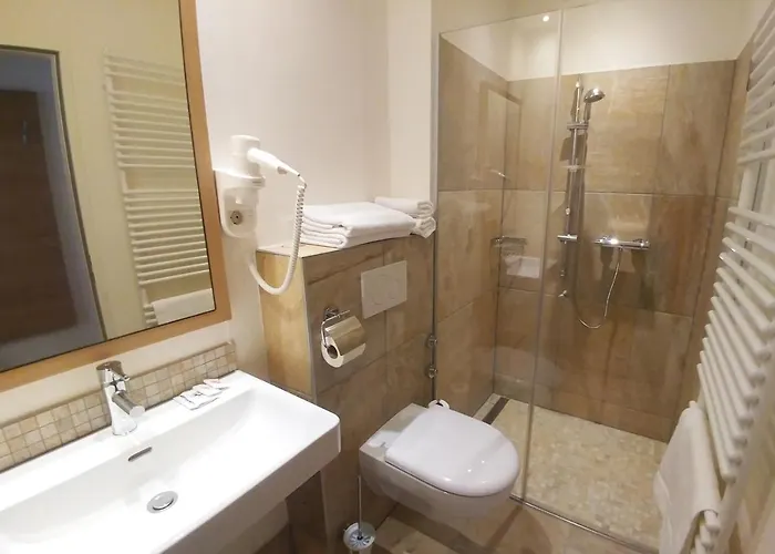 Weinhotel Rieder Отель Пойсдорф