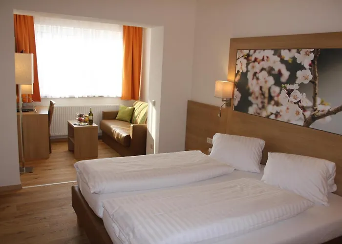 Отель Weinhotel Rieder